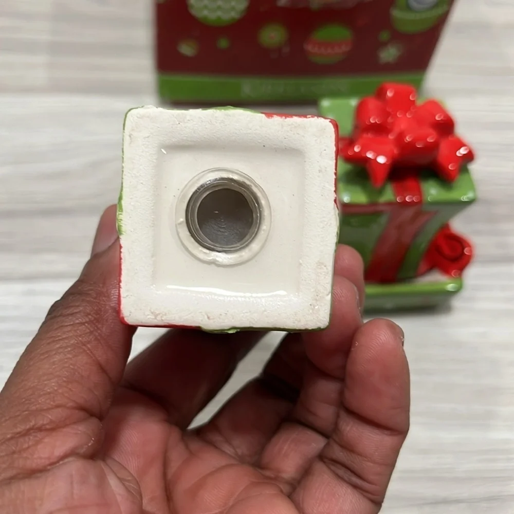 Kirkland's Salt Pepper Set with‎ Tray Christmas Present Red and Green Never Used